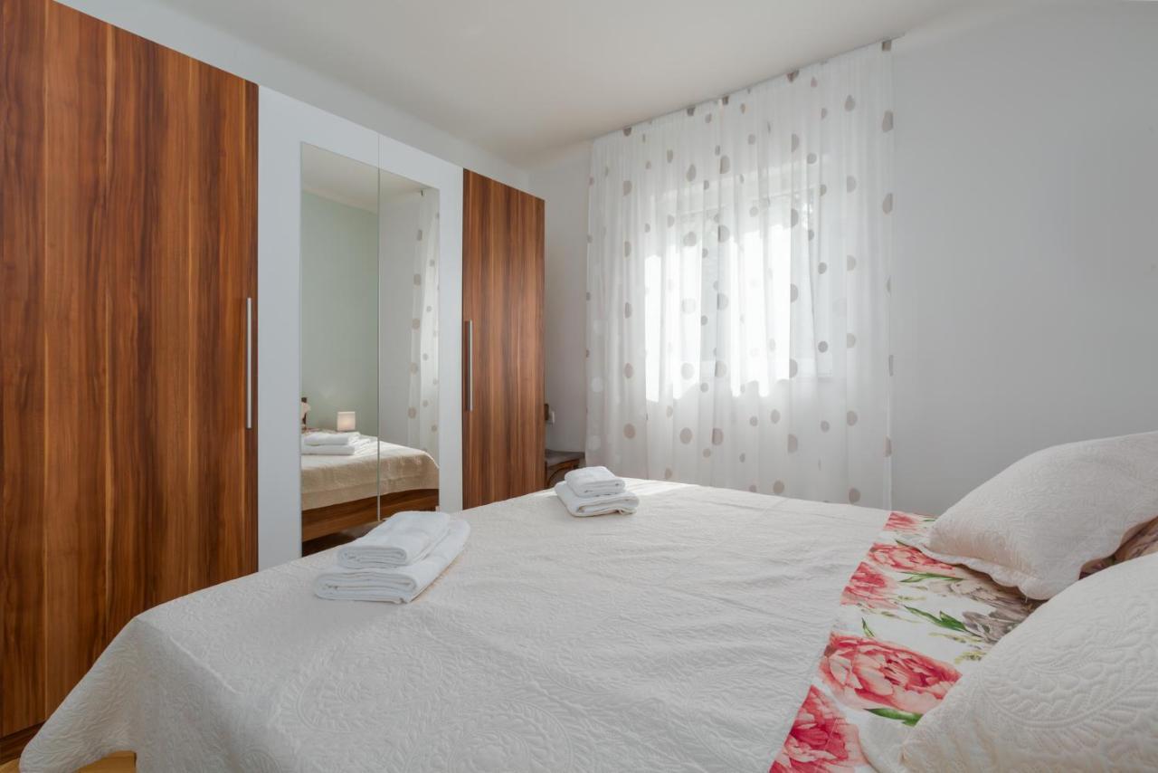 Apartment Agnese2 ロヴィニ エクステリア 写真